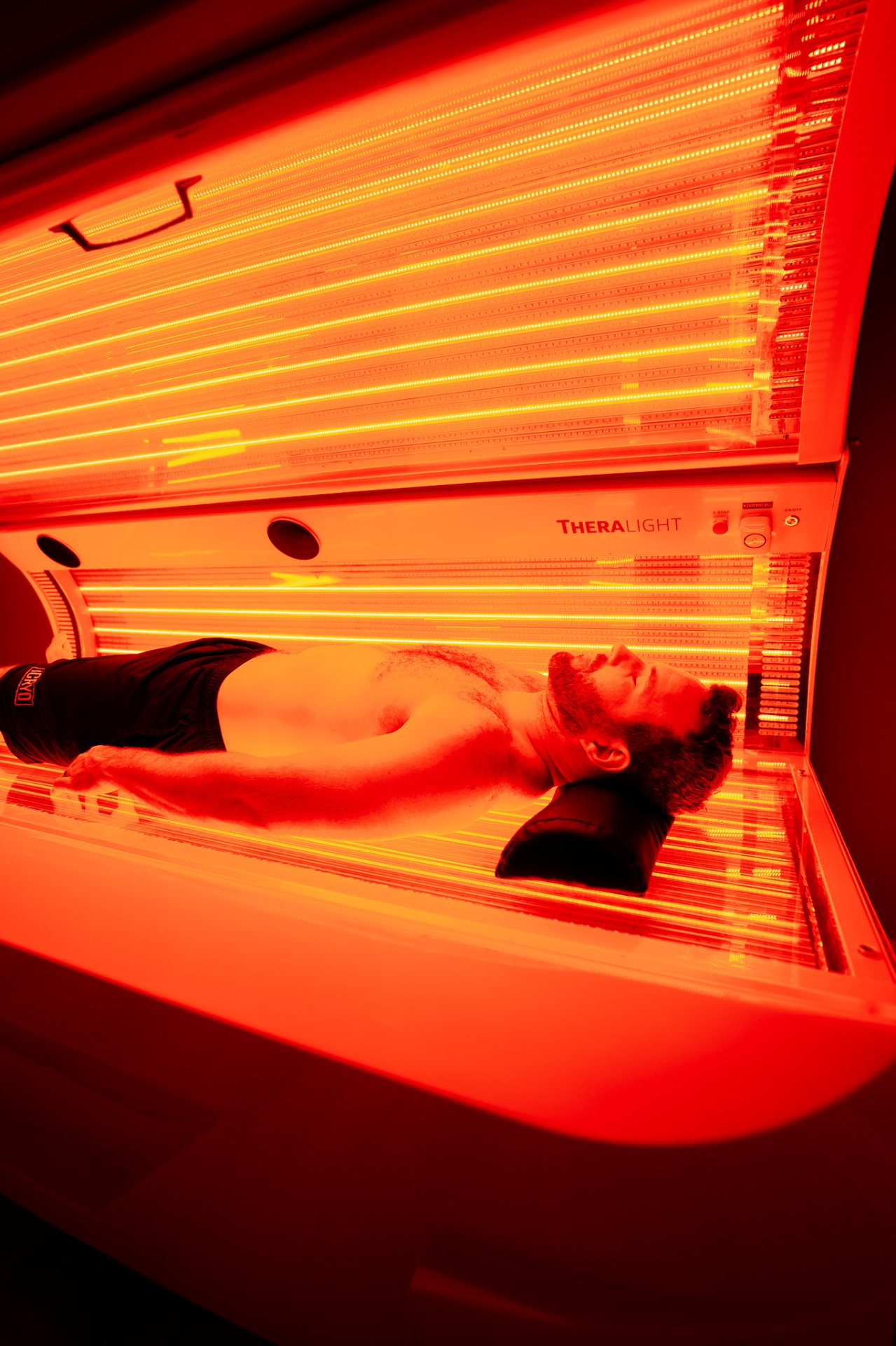 Red light therapy bed at iCRYO Grosse Pointe