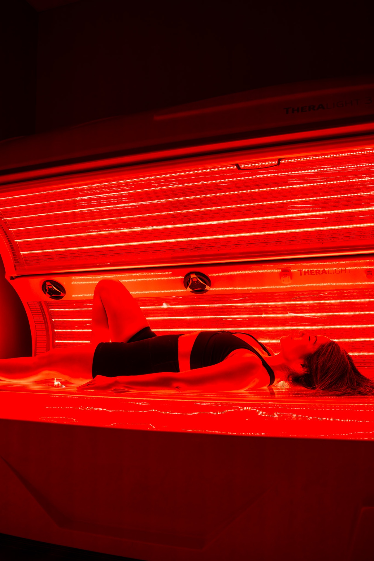 iCRYO Grosse Pointe guest preparing for a red light session