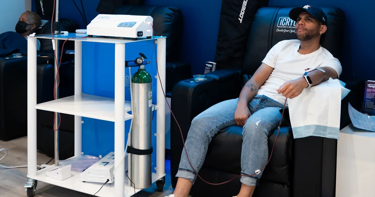Ozone UV IV therapy session at iCRYO Grosse Pointe, MI